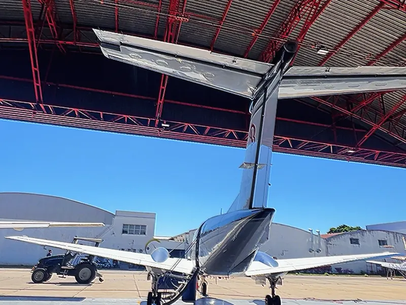 King Air no hangar da CAM Aviation no Aeroporto de Sorocaba